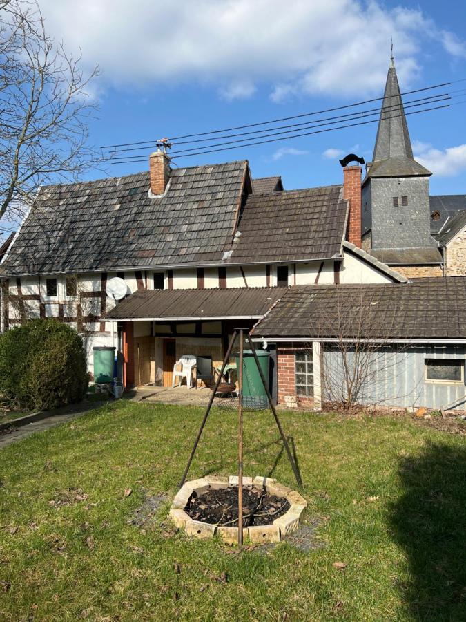 Villa 300 Jahre Altes Renoviertes Fachwerkhaus Peterslahr Exterior foto
