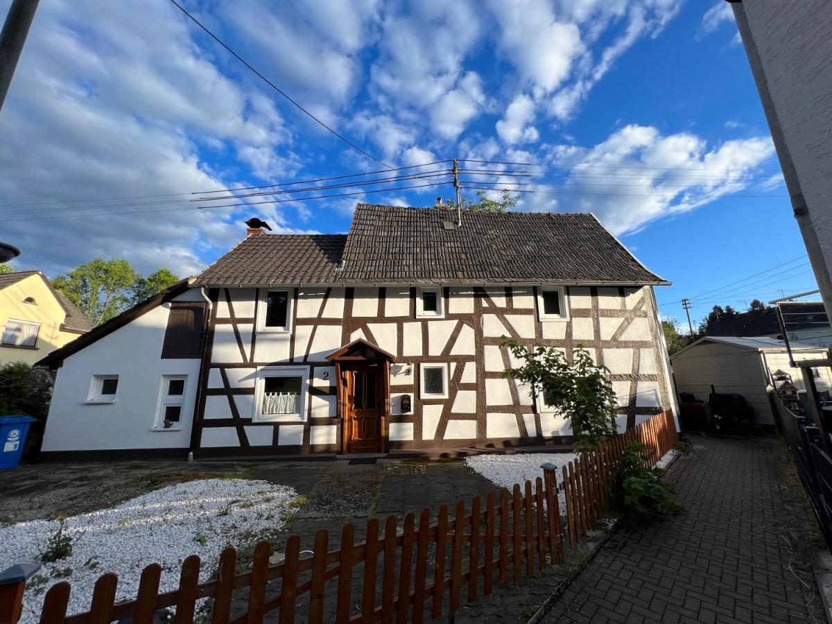 Villa 300 Jahre Altes Renoviertes Fachwerkhaus Peterslahr Exterior foto
